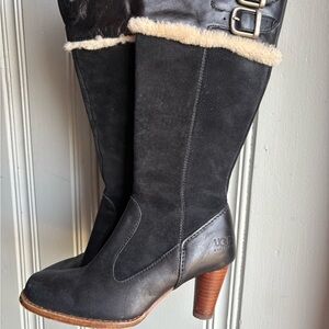 UGG Raya Size 5.5 Women’s Black Leather Wood Heel Suede Boots Shearling Cuff